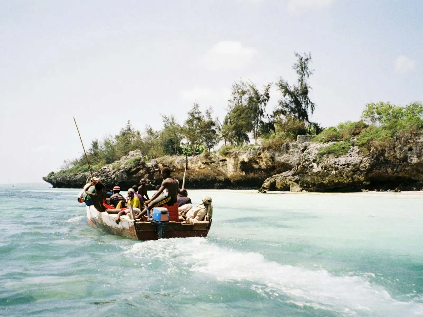 Snorkelling: Out by boat to the reef
